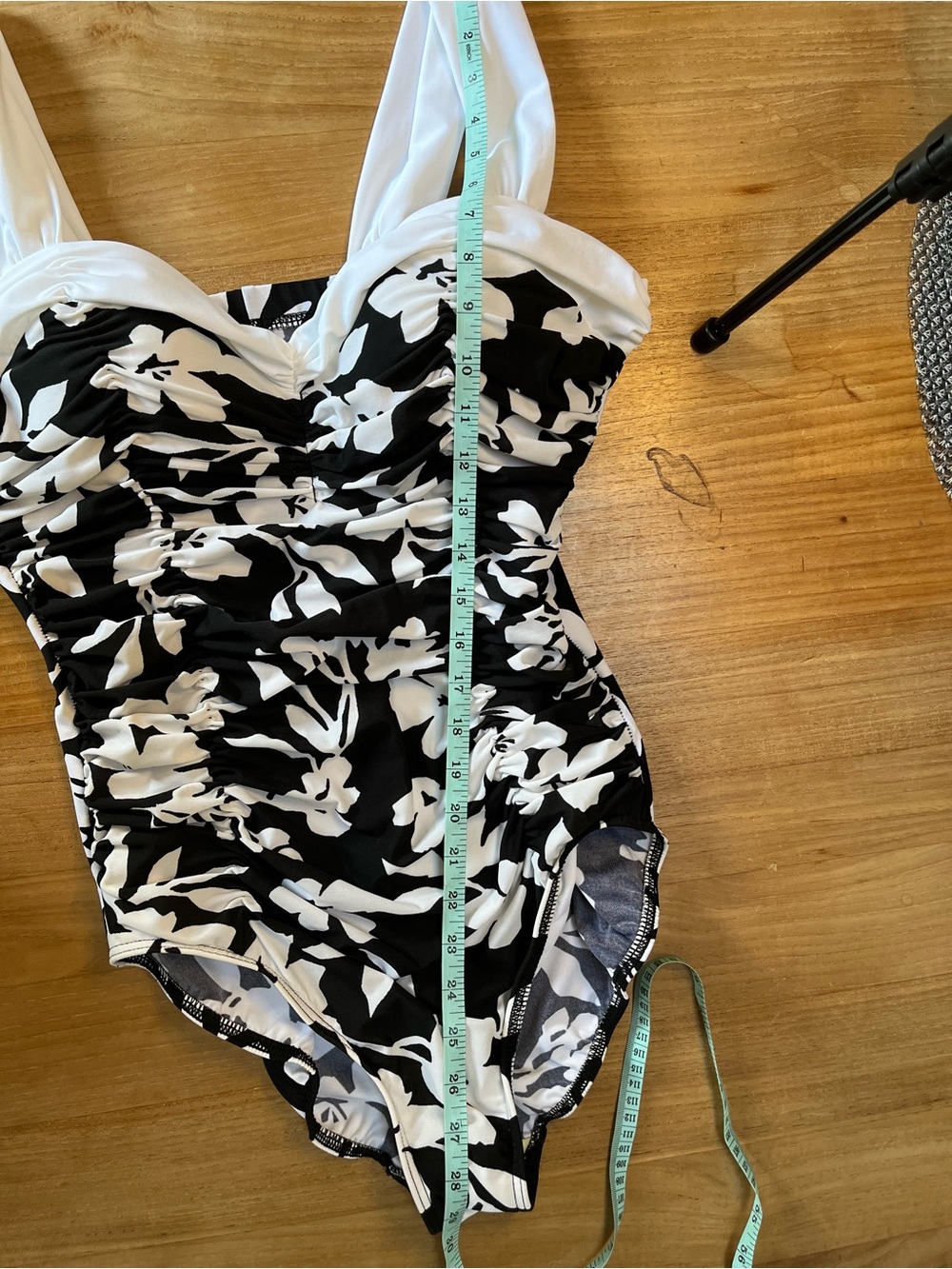 Miraclesuit Saxon Black and White Floral One Piece Slimming Swimsuit Size 14 - Picture 7 of 9